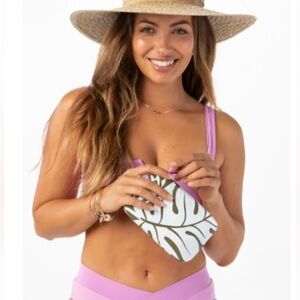 NWT ALOHA Collection Limited Edition Mini Holomua Pouch in White/Olive